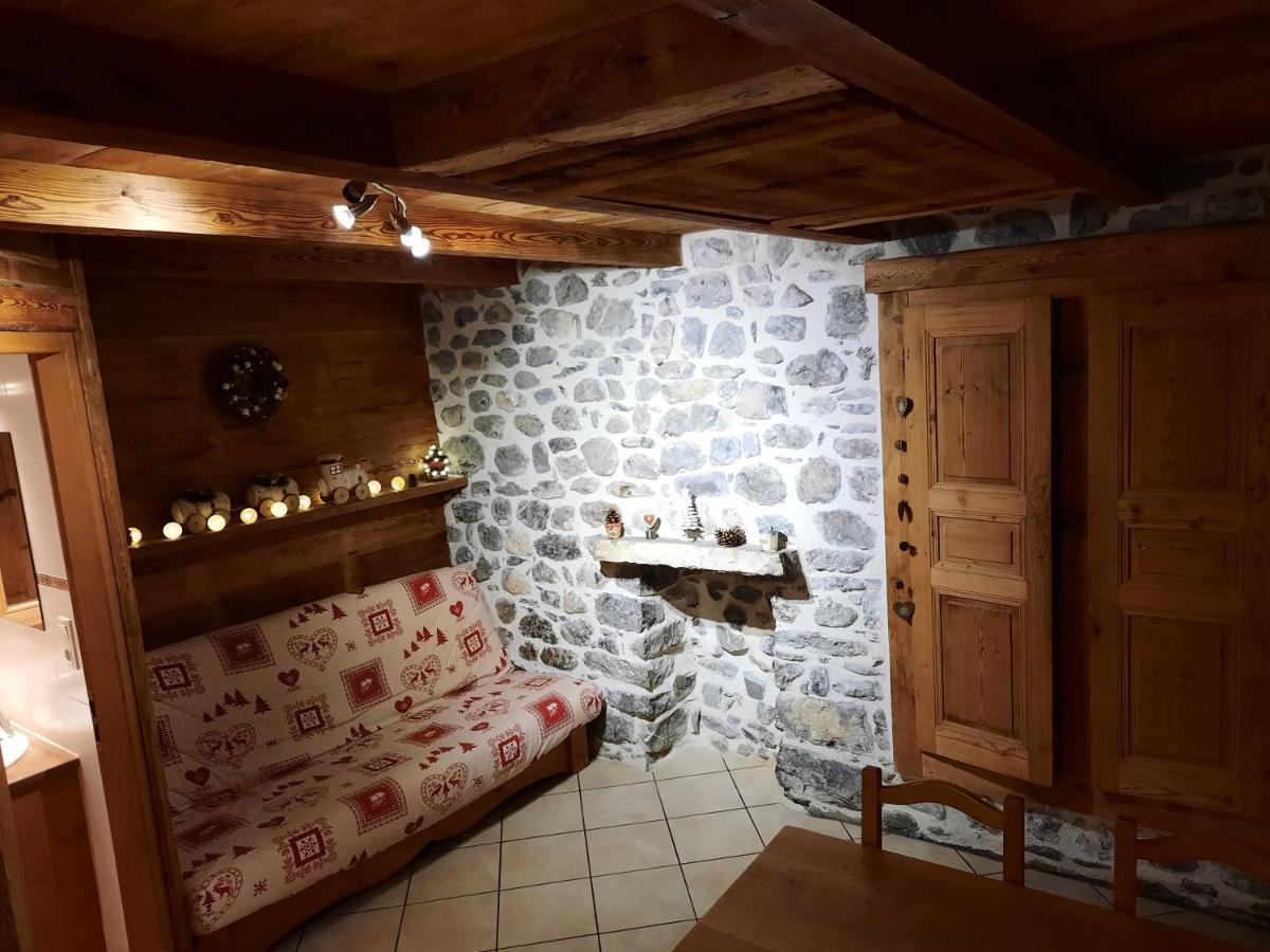 Le Petit Caboin Guest House Seytroux ภายนอก รูปภาพ